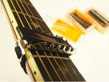吉他培训介绍变调夹的作用与用法